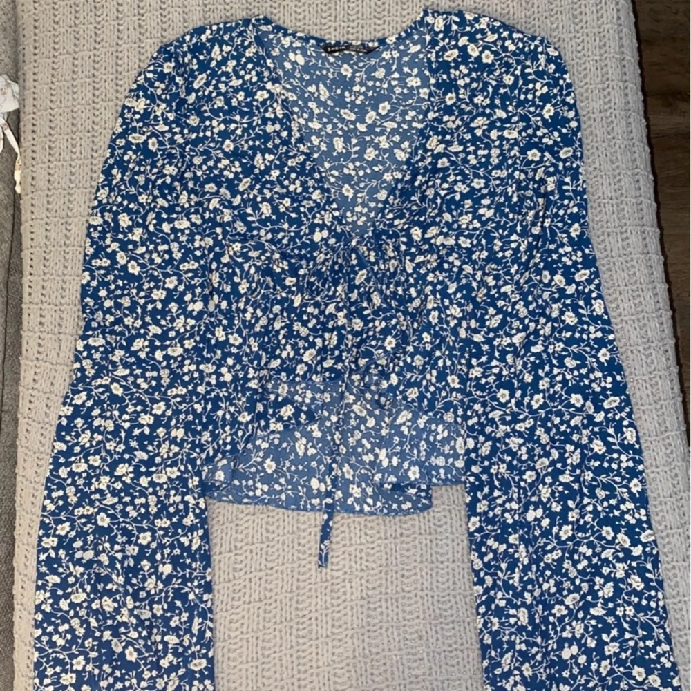 Shein Cropped Long Sleeve Top